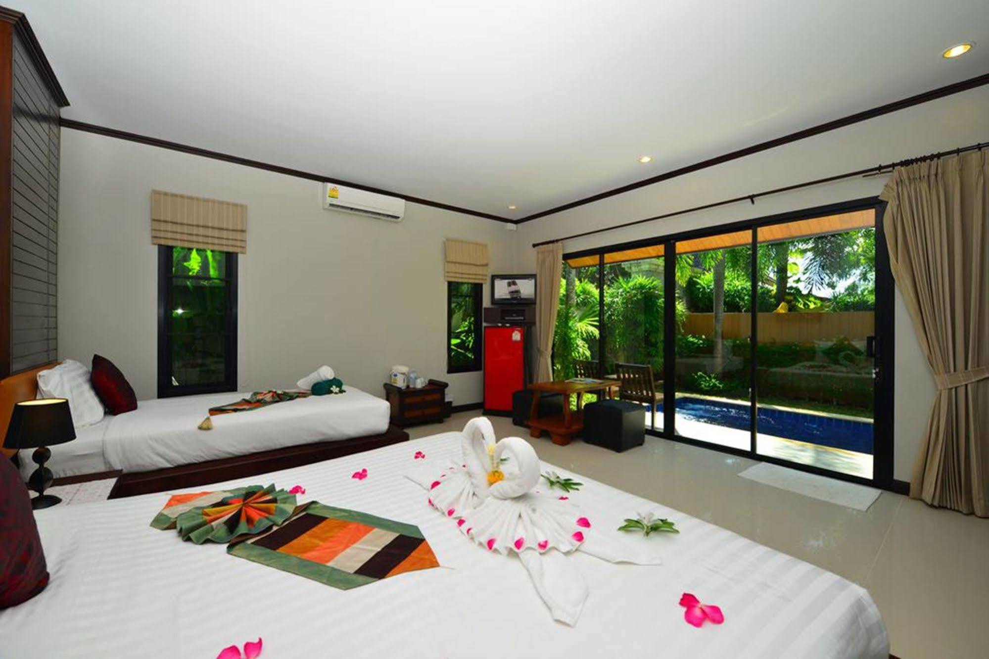 Naiharn Garden Villa Phuket Bagian luar foto