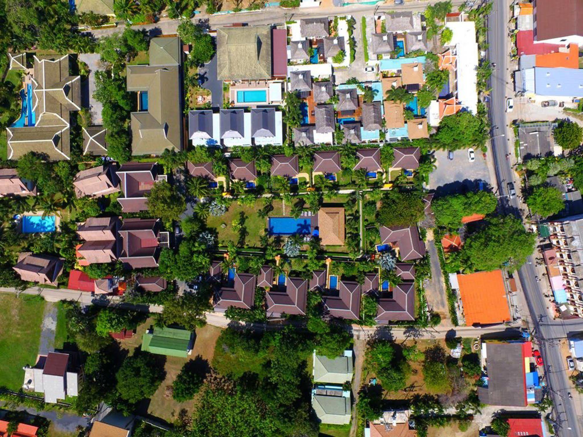 Naiharn Garden Villa Phuket Bagian luar foto