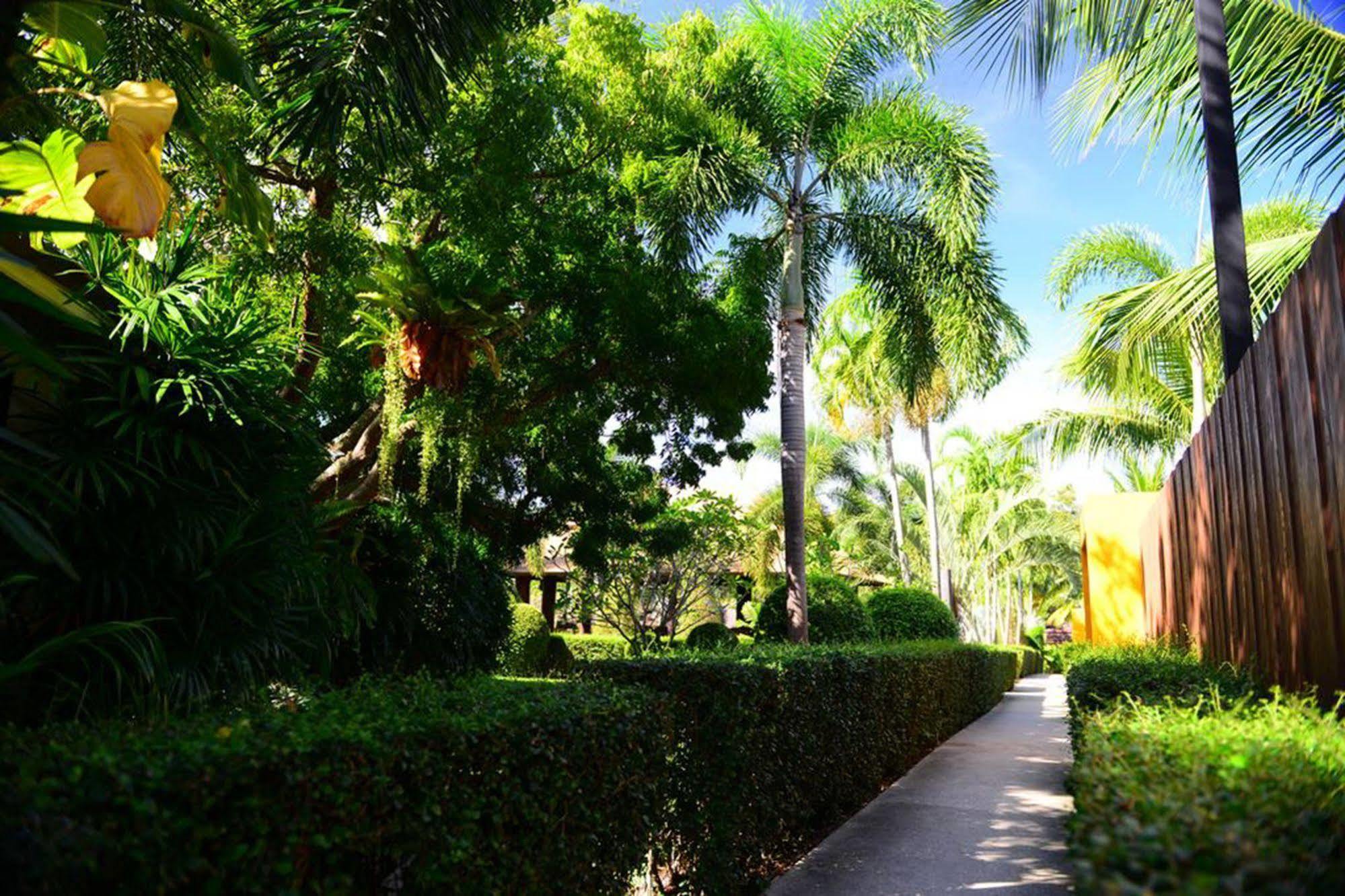 Naiharn Garden Villa Phuket Bagian luar foto