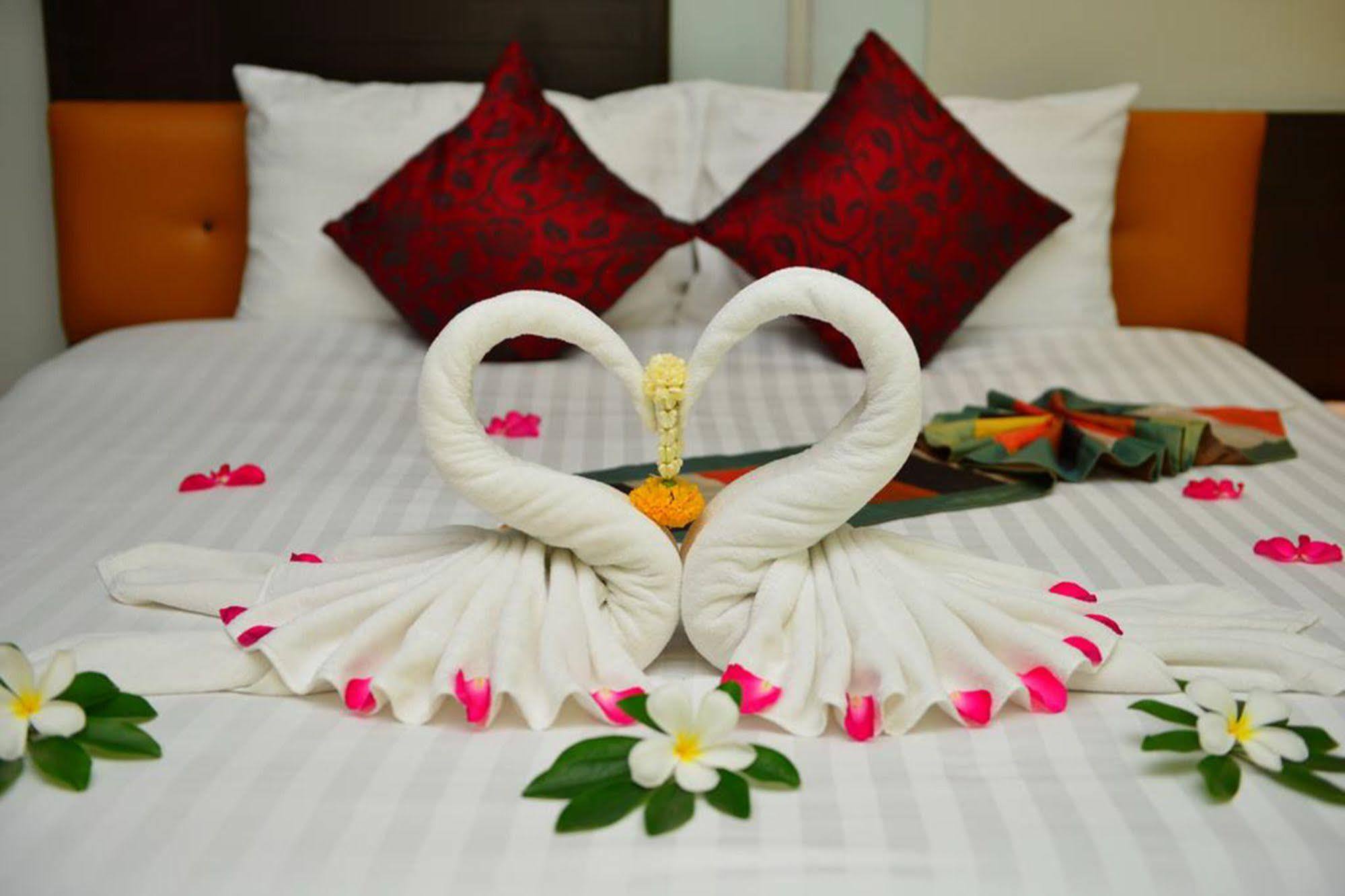 Naiharn Garden Villa Phuket Bagian luar foto